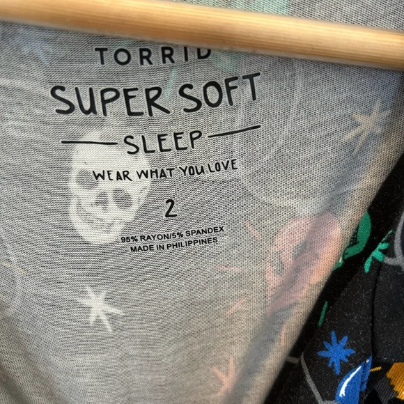 Torrid Super Soft Skull Holiday Lights Lounge Wear Set - Black - Size: 2X - Picture 7 of 16